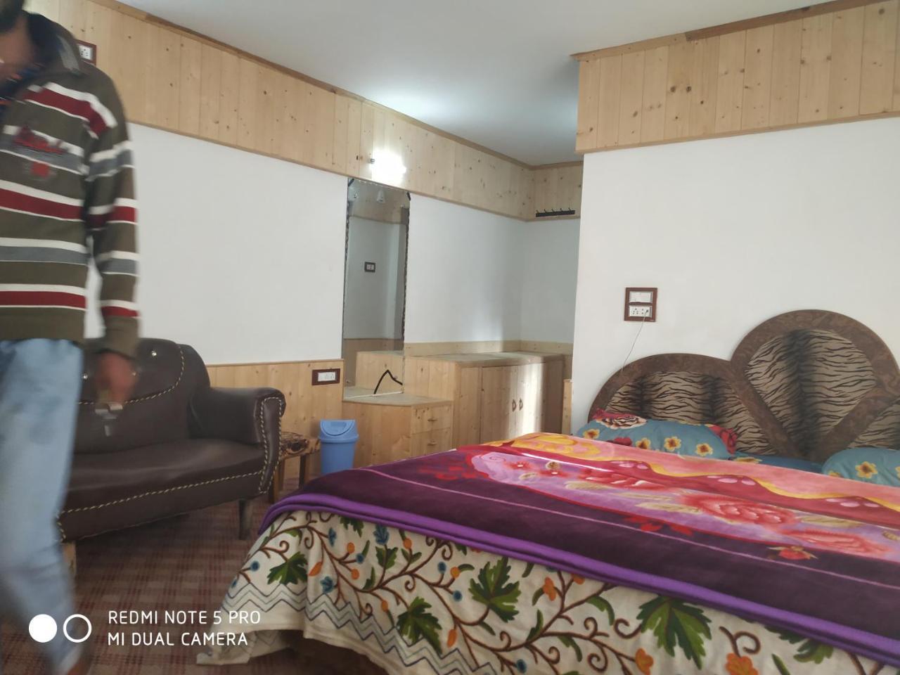 Hotel King Palace Pahalgam Exterior photo