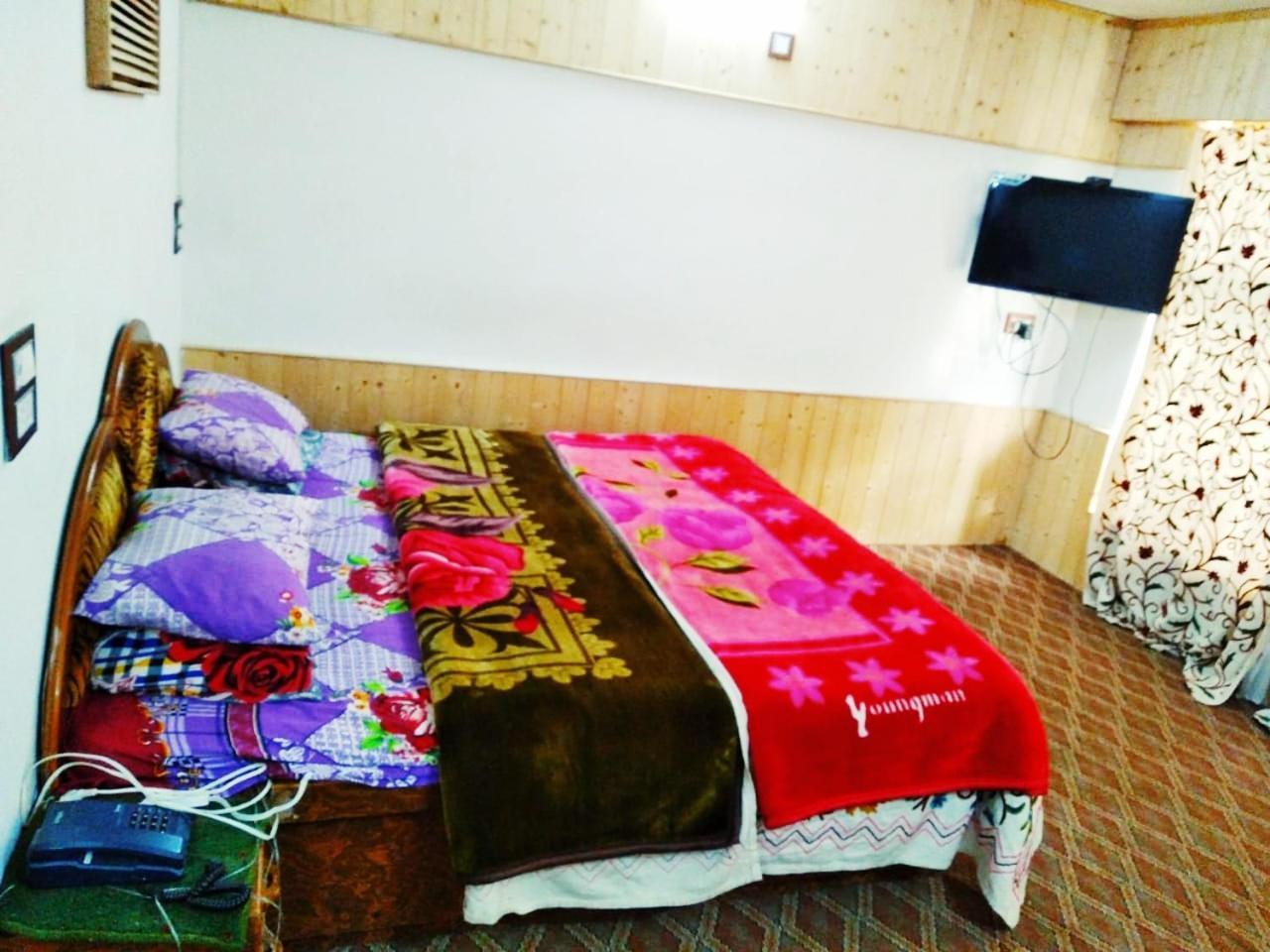 Hotel King Palace Pahalgam Exterior photo