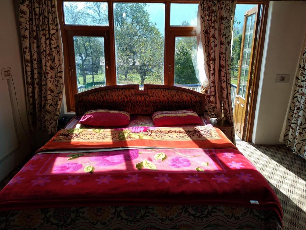 Hotel King Palace Pahalgam Exterior photo