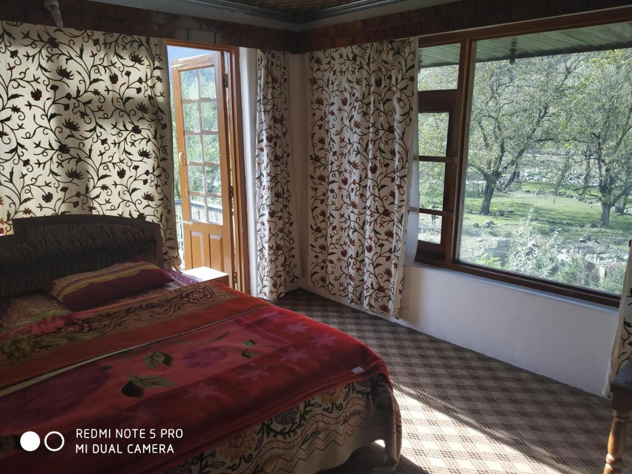Hotel King Palace Pahalgam Exterior photo