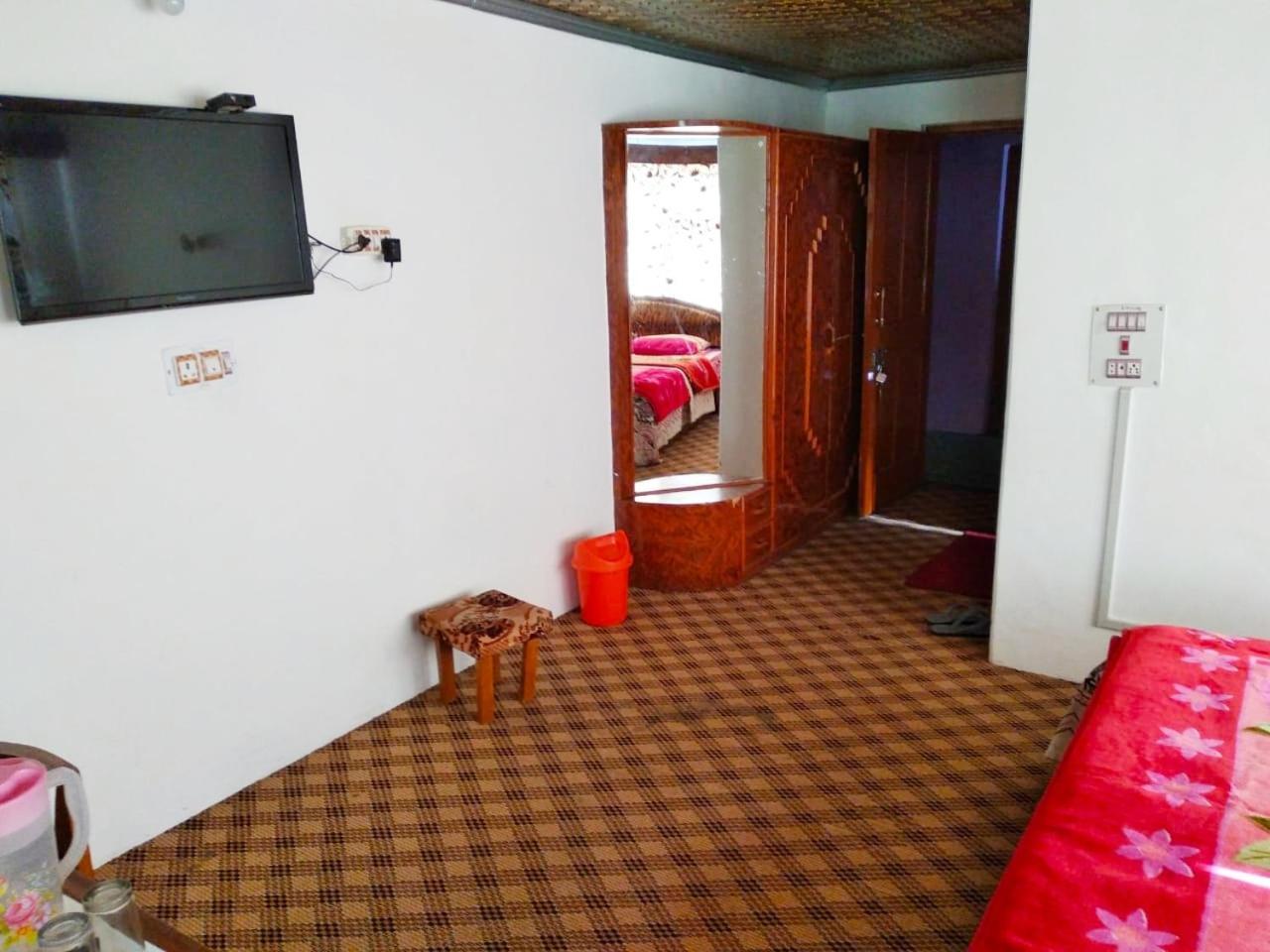 Hotel King Palace Pahalgam Exterior photo